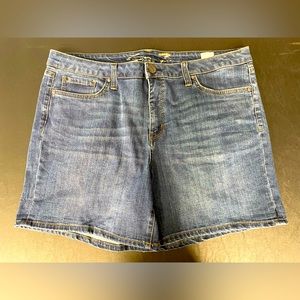 Women’s d. Jean shorts, size 16.